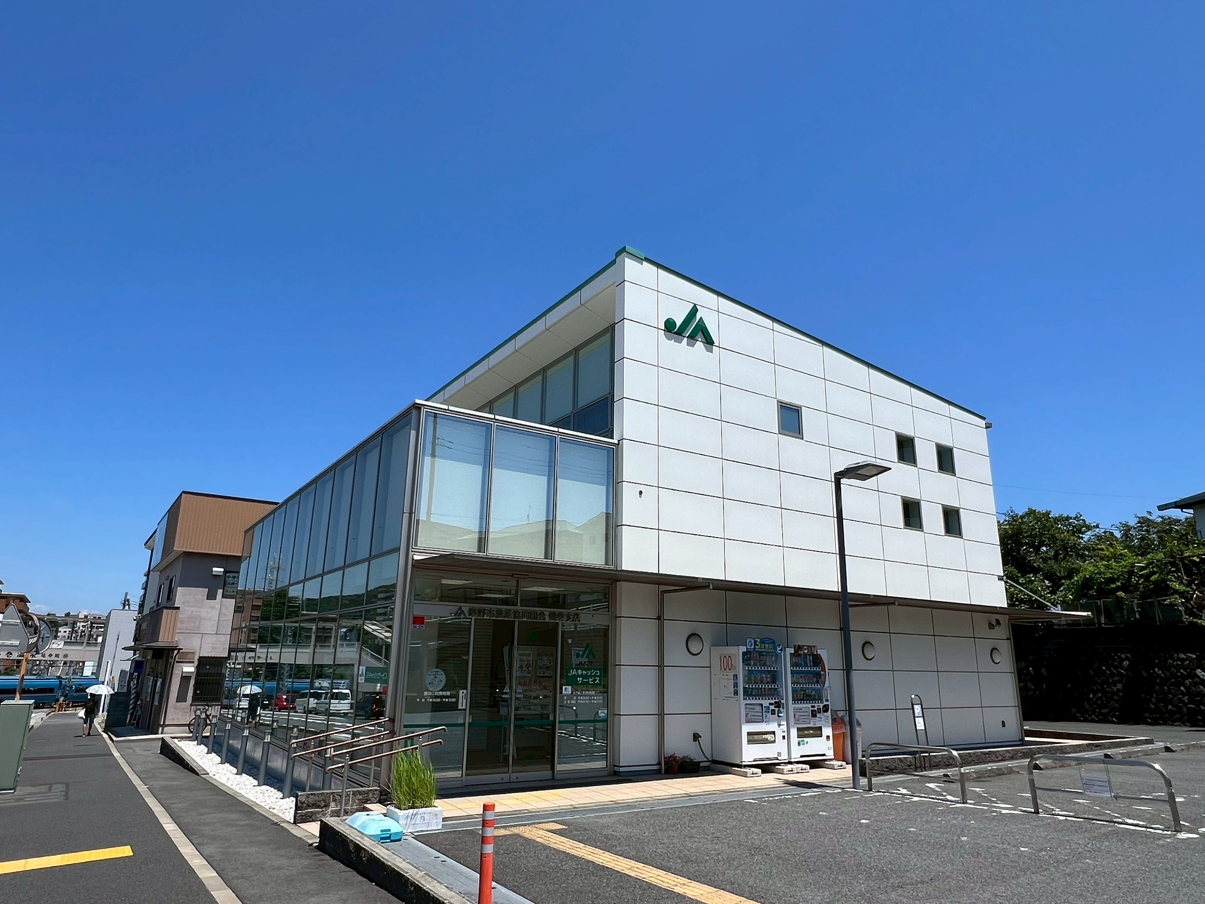 アルバピアザ鶴巻B JAはだの鶴巻支店