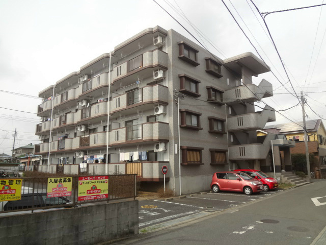 4階建てのマンションです