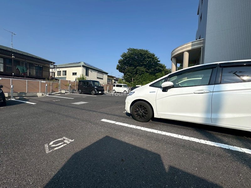 グラビス 駐車場