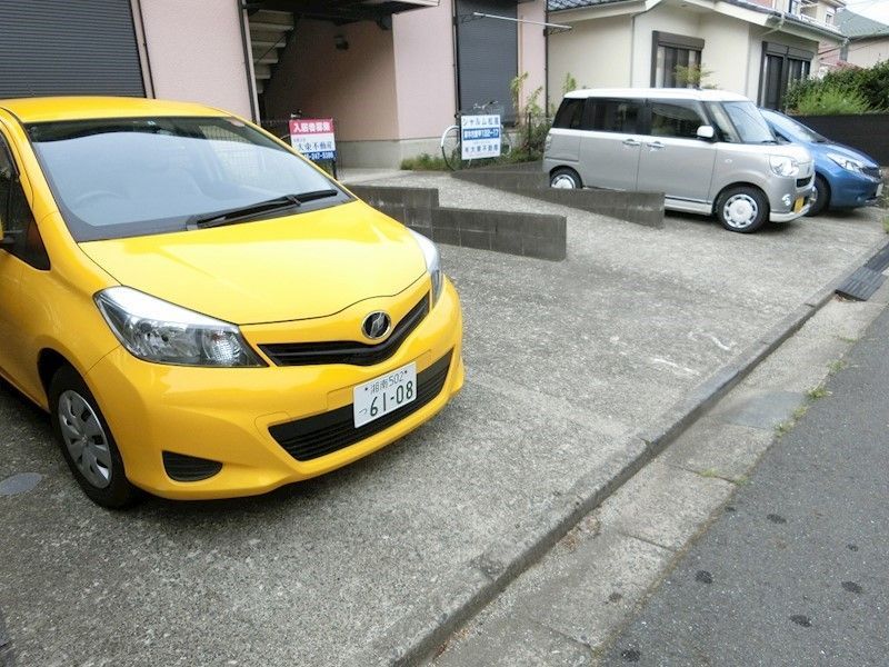 シャルム松風 駐車場
