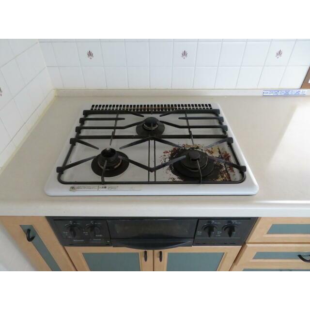 エクセル本厚木 システムキッチンは３口ガス（グリル付き）