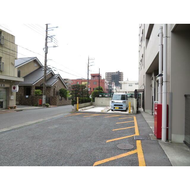 エクセル本厚木 屋外駐車場
