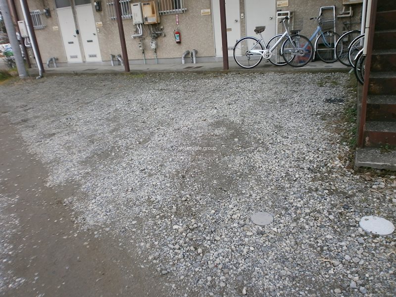 新田ハイツ 駐車場