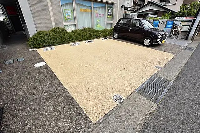 岩崎ビル 駐車場