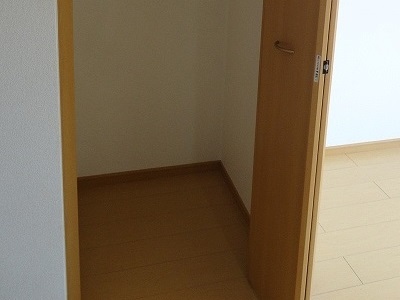 メゾン　オーブ 収納