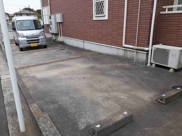 メゾン　オーブ 駐車場