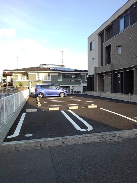 ストロベリー　ヒルズ 駐車場
