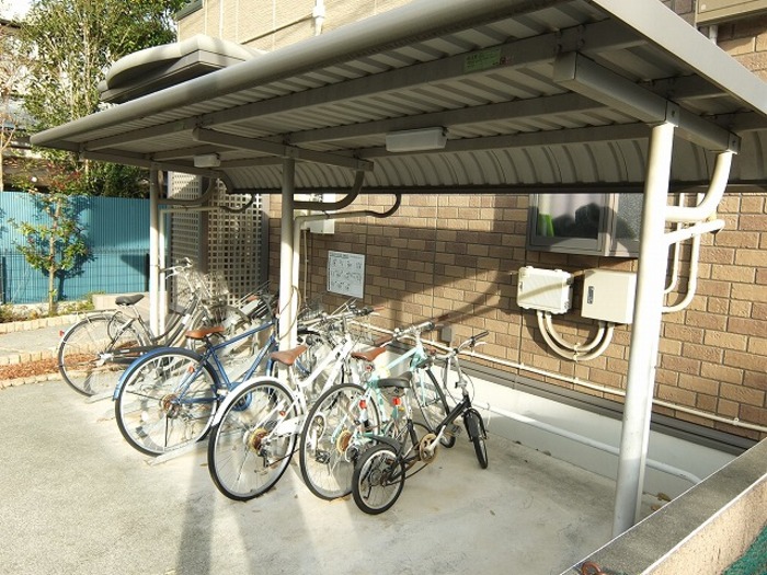 アゼリア 駐車場