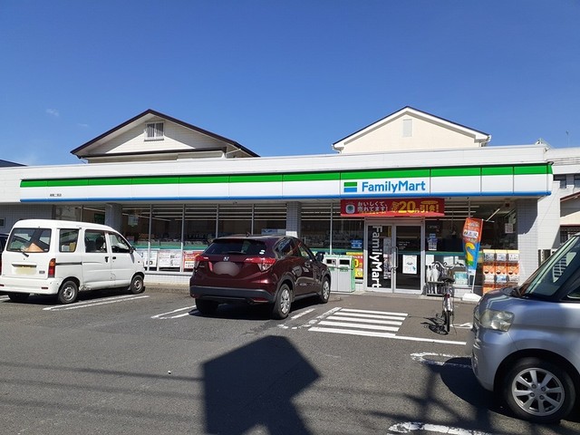 ラ・シェーヌ ファミリーマートまで750m