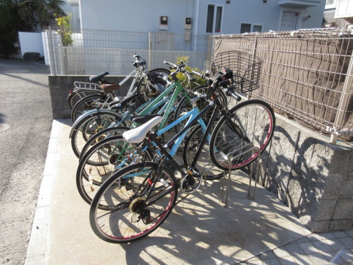 アレイ湘南 駐車場