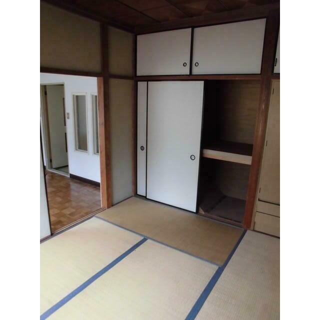恵巳ハイツ 和室収納口