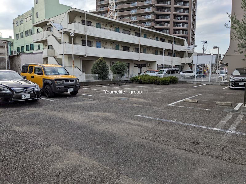 アザレア 駐車場