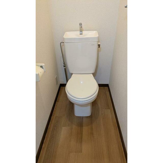 エステート湘南 広めのトイレ