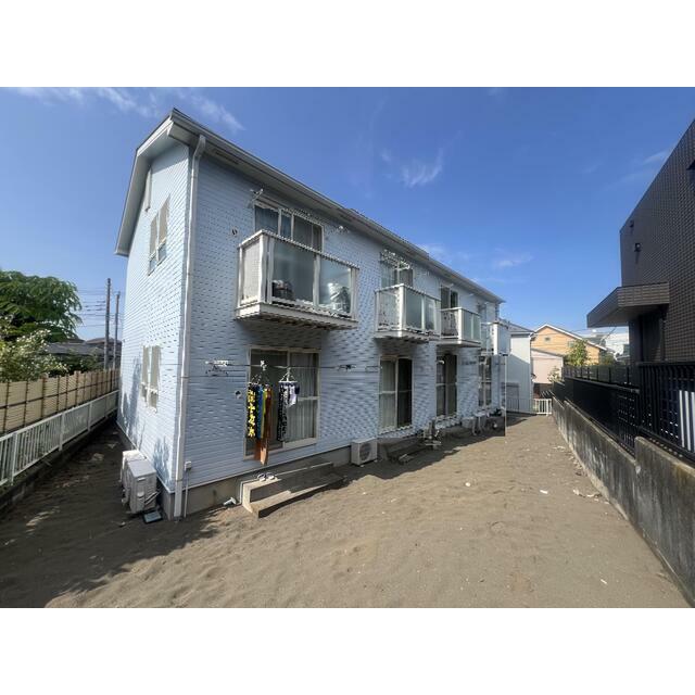 エステート湘南 南側から撮影　ゆとりある南側敷地　隣地と離れています