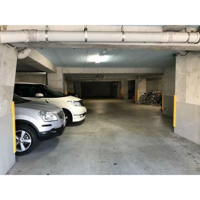 レガート横浜 駐車場