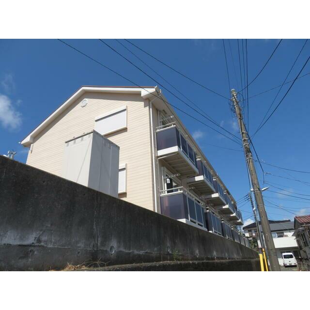 外観＠南東～募集部屋は１階手前から３番目のお部屋です