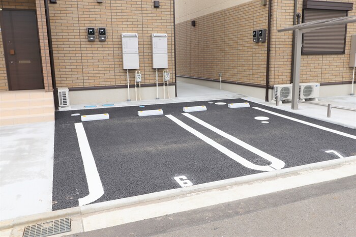 クレール湘南台V　B 駐車場