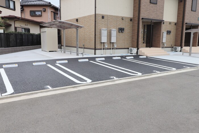 クレール湘南台V　B 駐車場